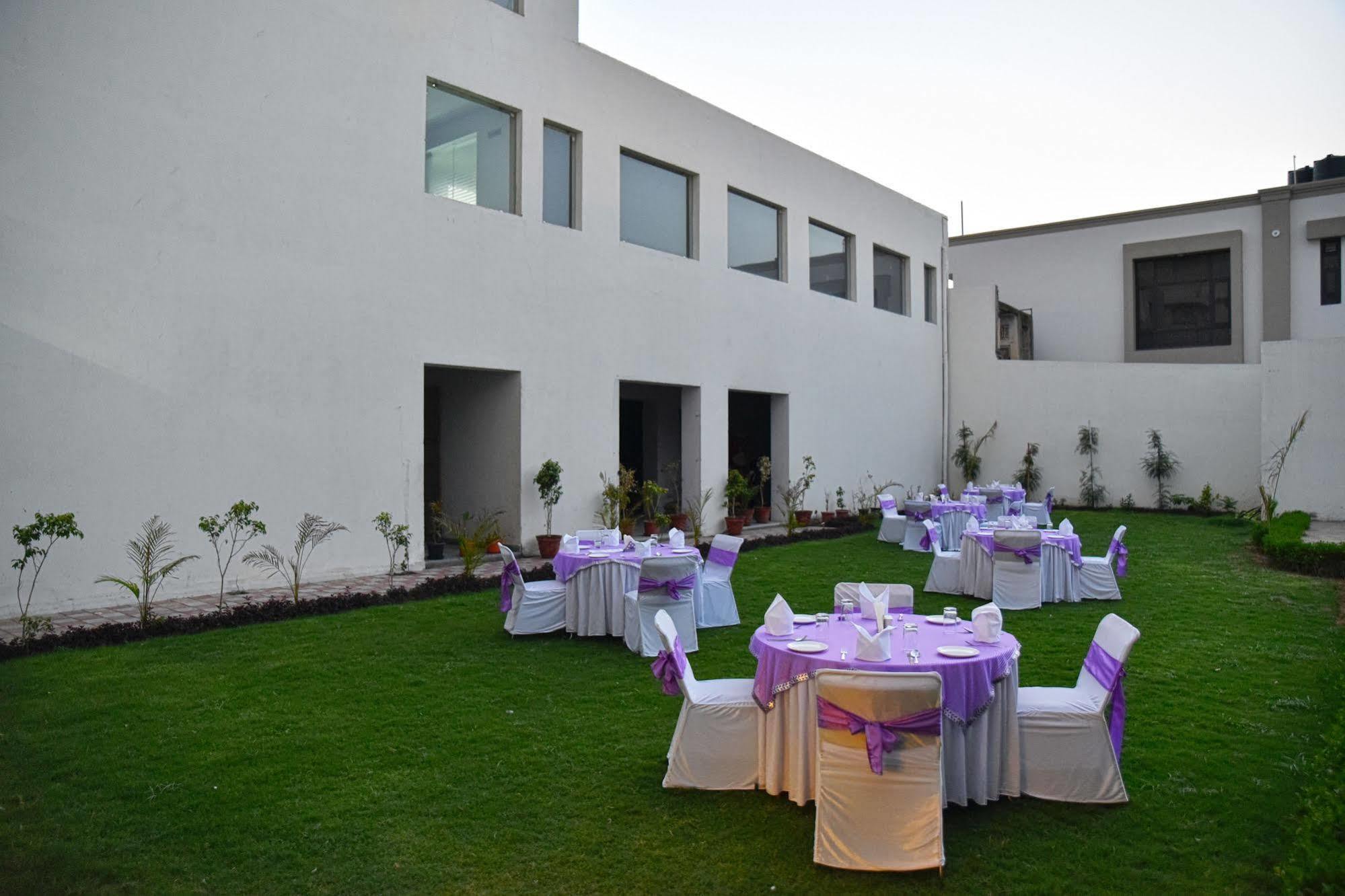 Hotel Gandharva- A Green Hotel Jaipur Extérieur photo